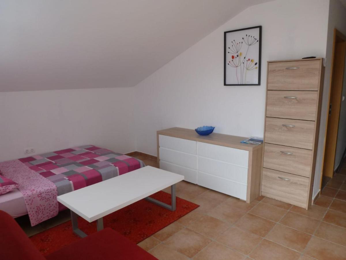 Apartmani Veronika Nin Exterior photo